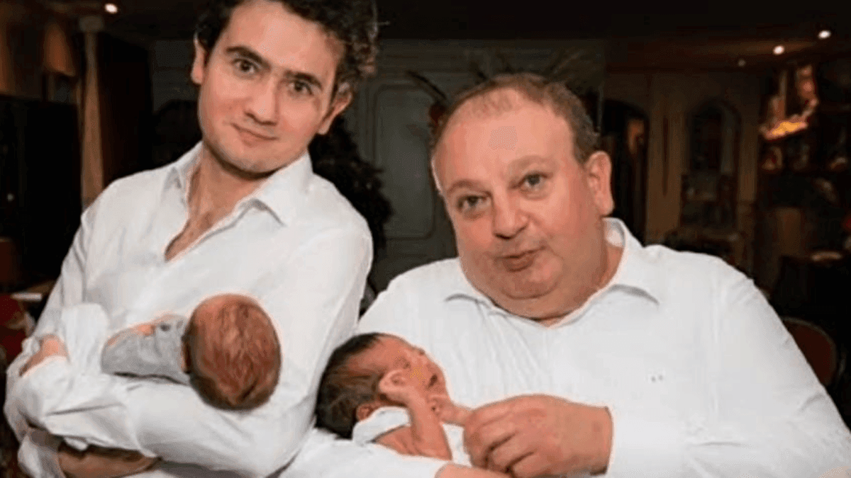 Jacquin posa com seus três filhos