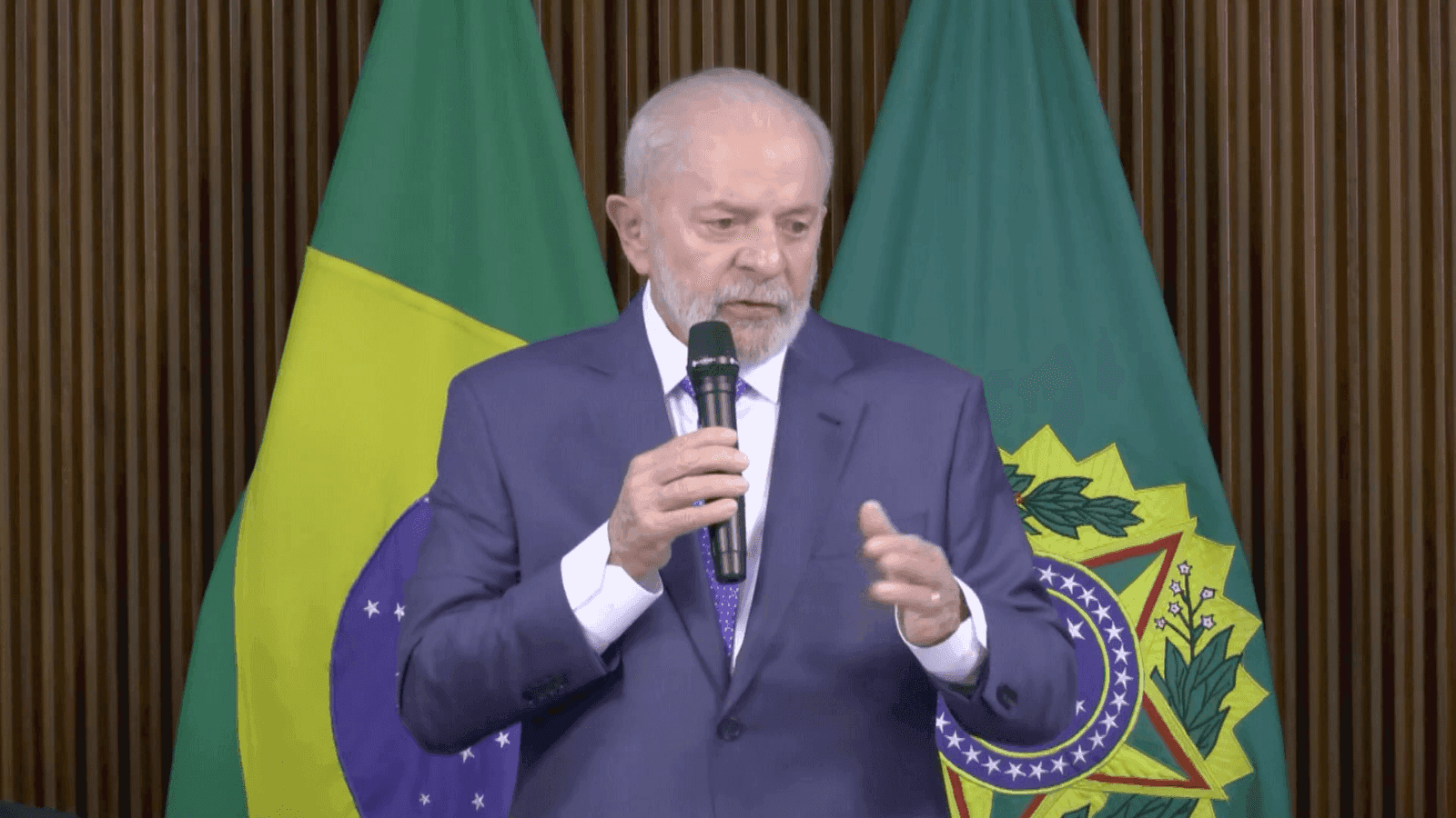 Lula afirma querer solução pacífica para crise política na Venezuela