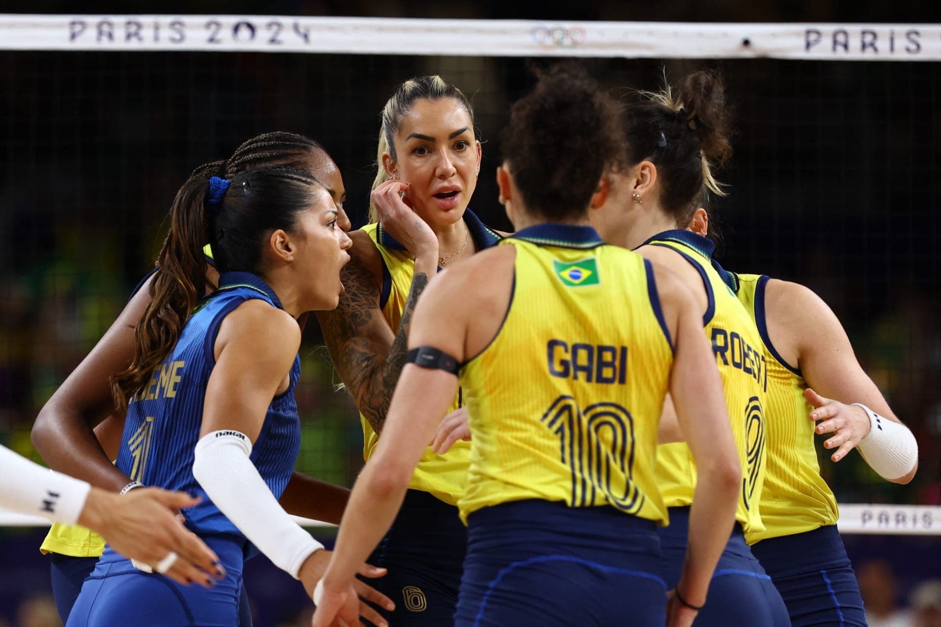 Seleção brasileira feminina de vôlei na semifinal da Olimpíada contra os EUA