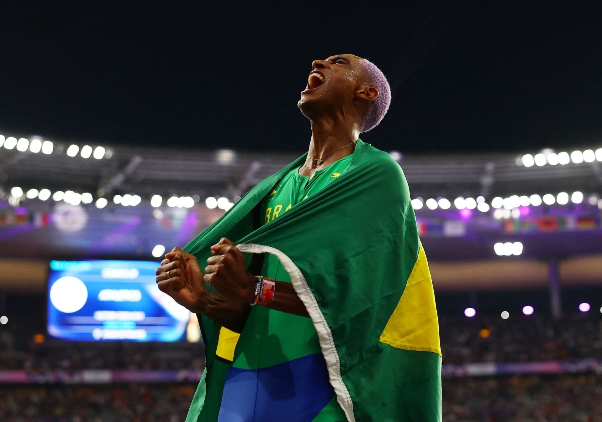 Alison dos Santos vibra com bronze nos 400m com barreiras na Olimpíada de Paris