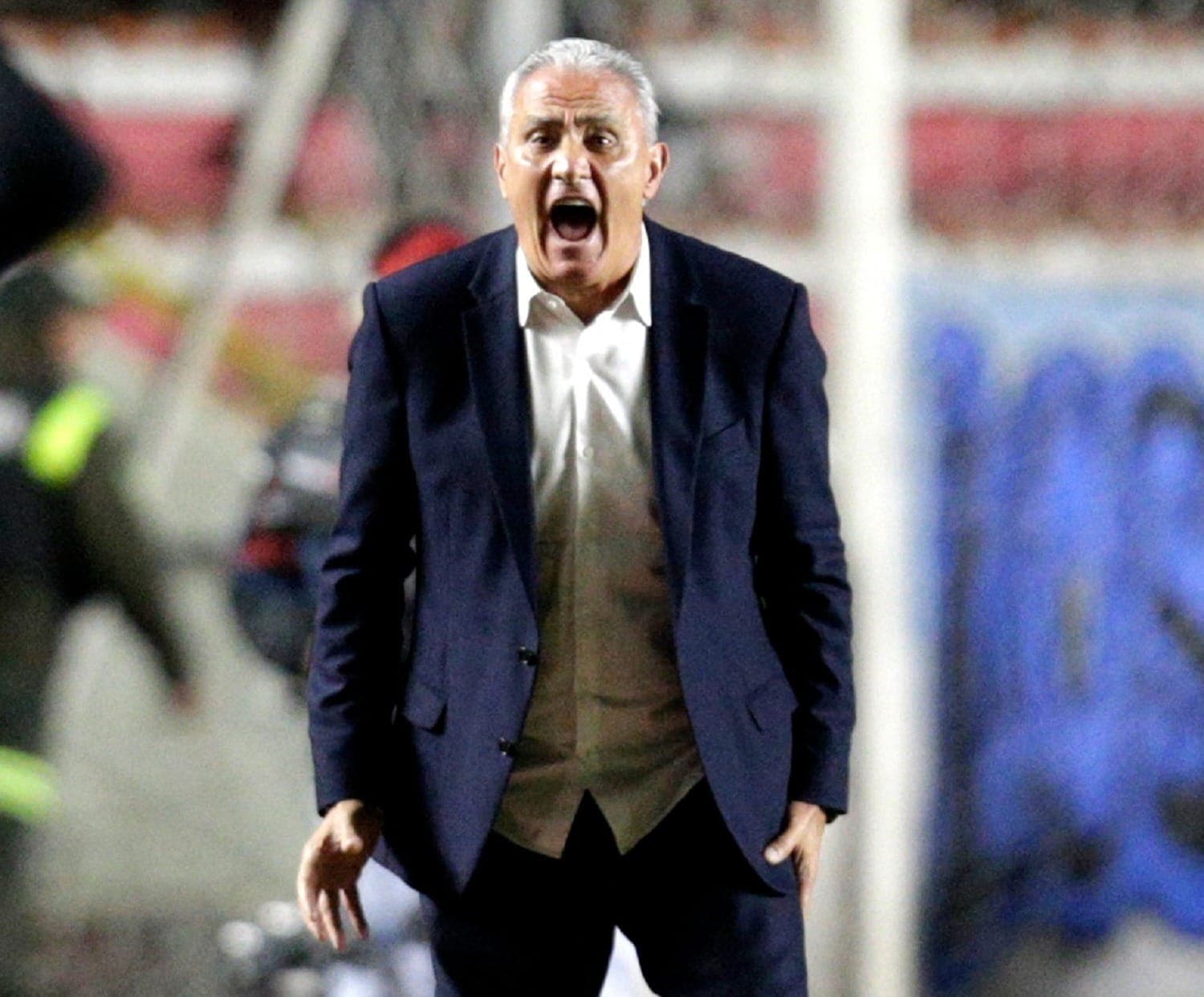 Tite comandando o Flamengo contra o Bolívar, pela Libertadores