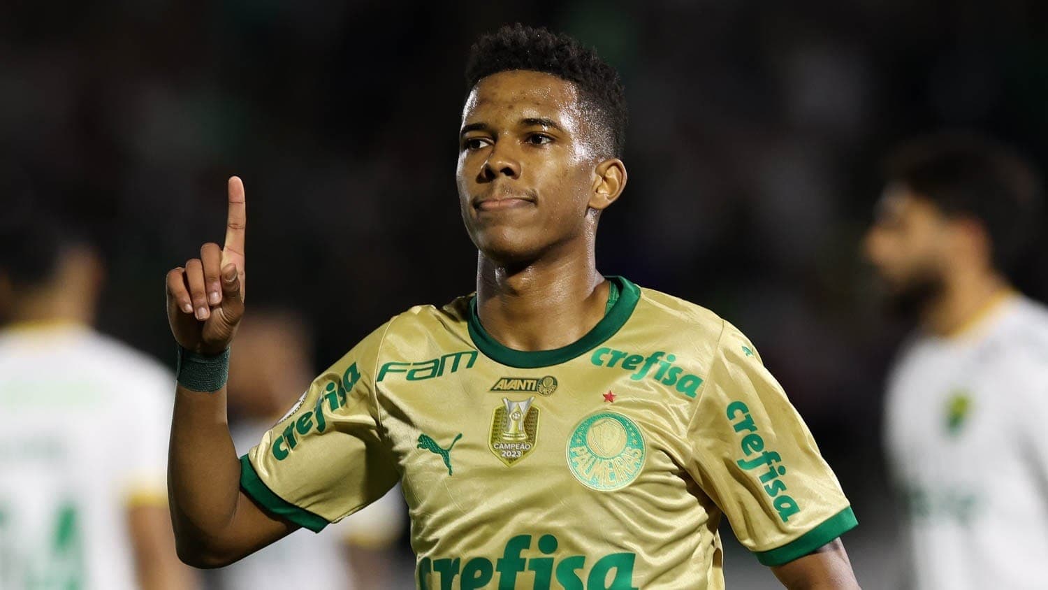 Estêvão brilha em vitória do Palmeiras sobre o Cuiabá, pelo Brasileirão