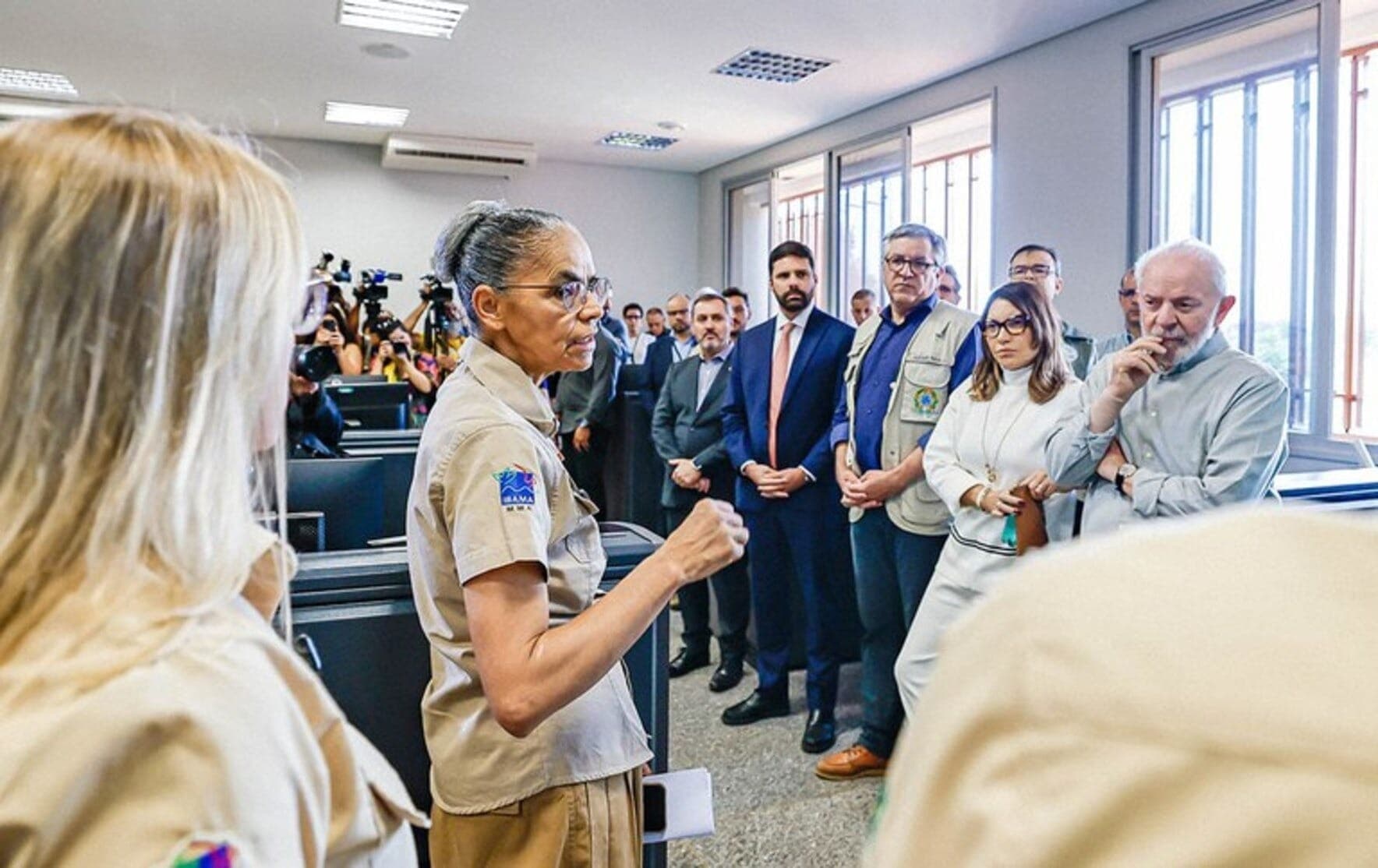 "Cada um tem uma função específica nesse processo para apagar o fogo", disse Marina