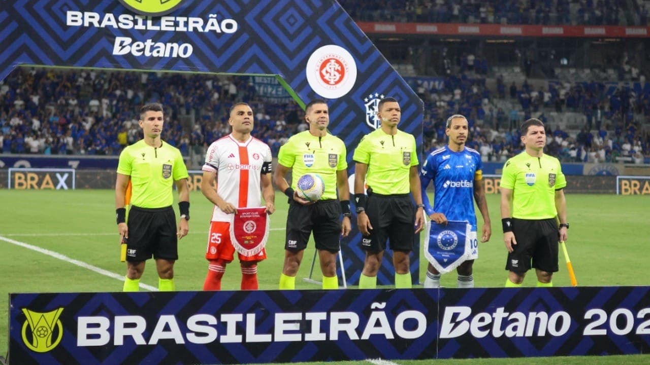 Internacional troca de capitão três veze em jogo contra o Cruzeiro pelo Brasilerão