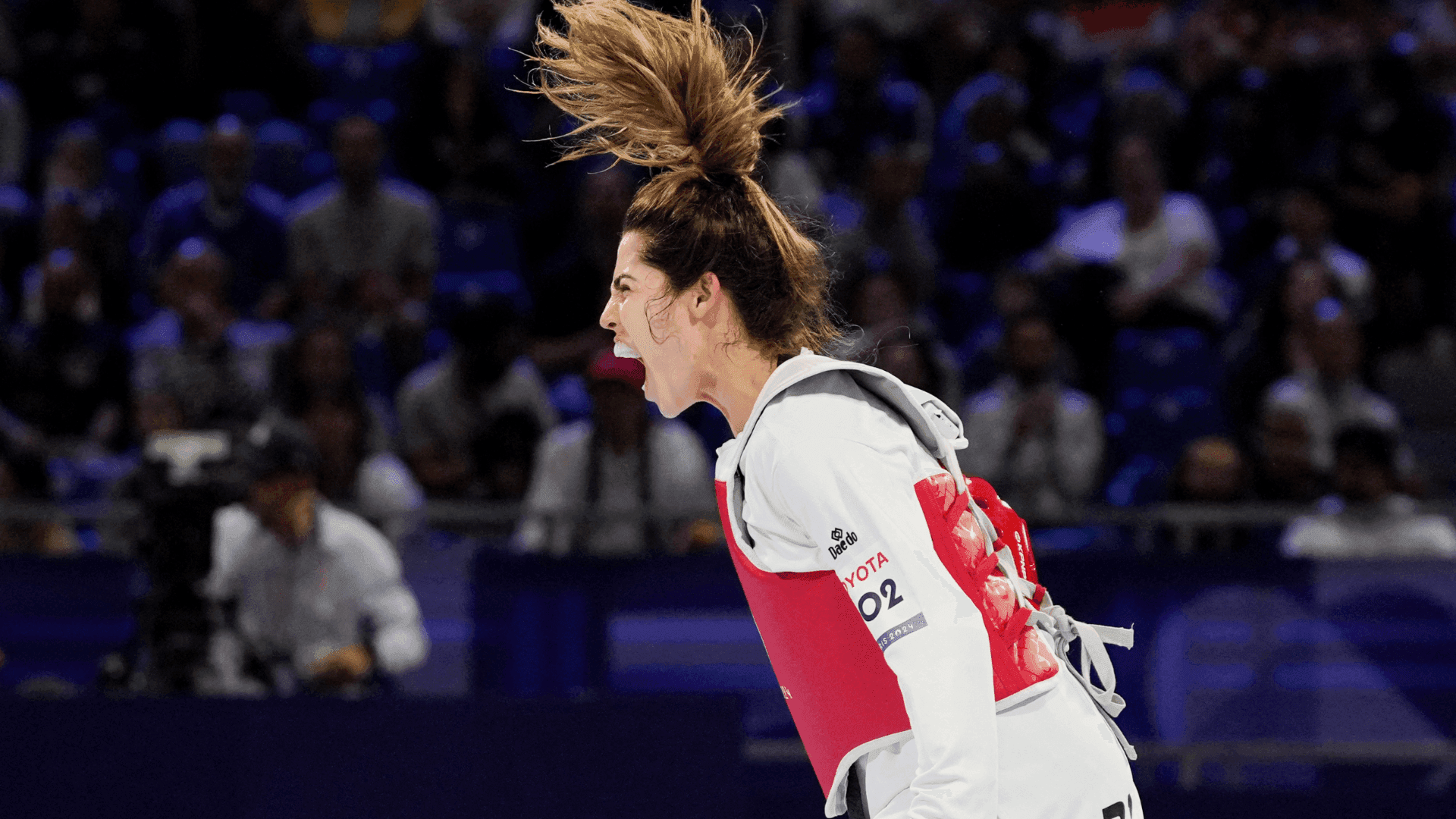 Ana Carolina Moura comemora vitória na Paralimpíada de Paris
