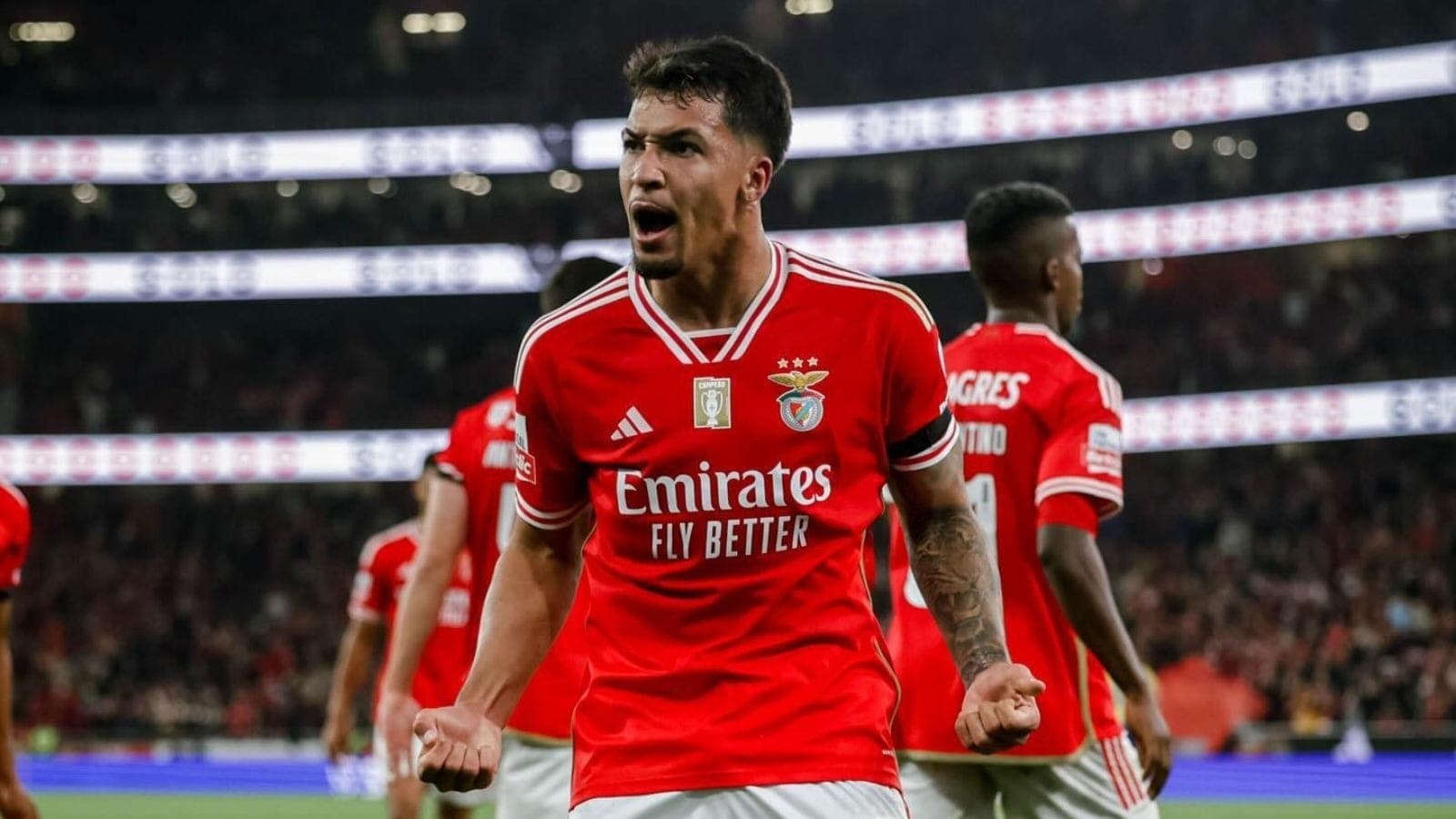Marcos Leonardo foi revelado pelo Santos e defende o Benfica-POR