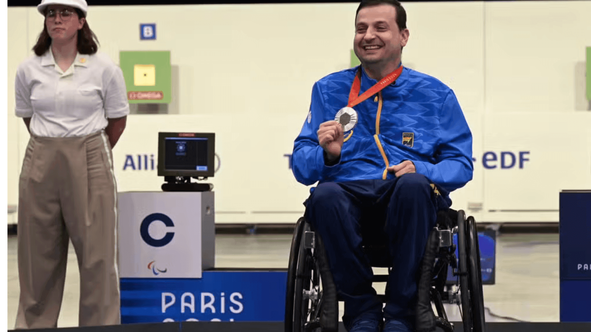 Alexandre Galgani comemora a prata, medalha inédita do Brasil no tiro esportivo