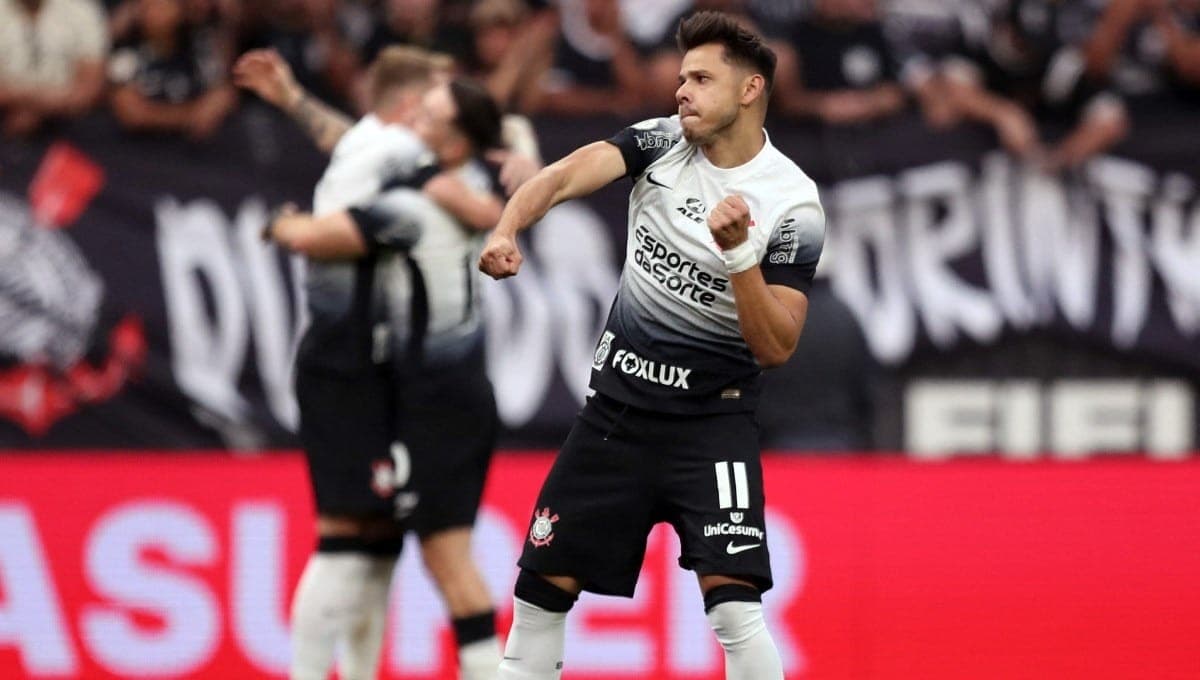 Romero, do Corinthians, comemora gol sobre o Flamengo