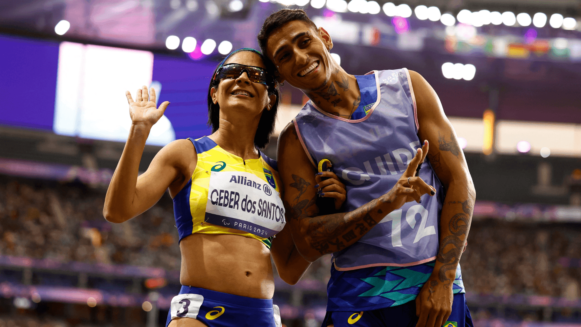 Jerusa Geber e seu atleta-guia Gabriel Garcia após o ouro nos 100m classe T11