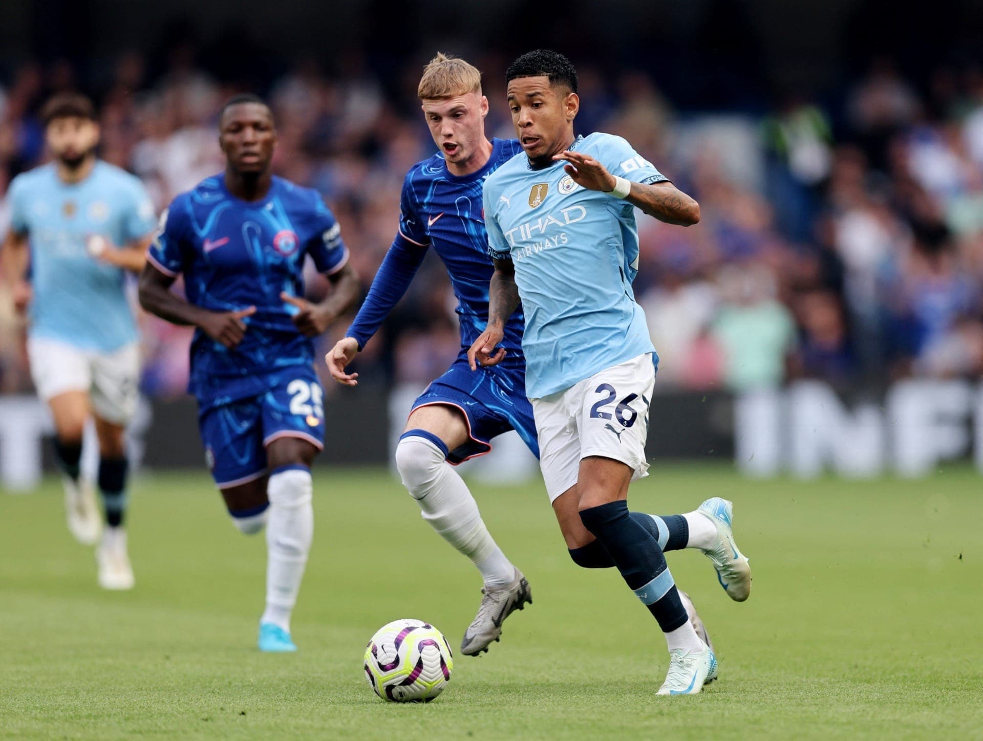 Savinho (Manchester City), em jogo contra o Chelsea