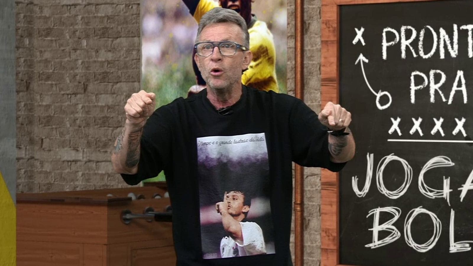 Craque Neto durante o programa Os Donos da Bola
