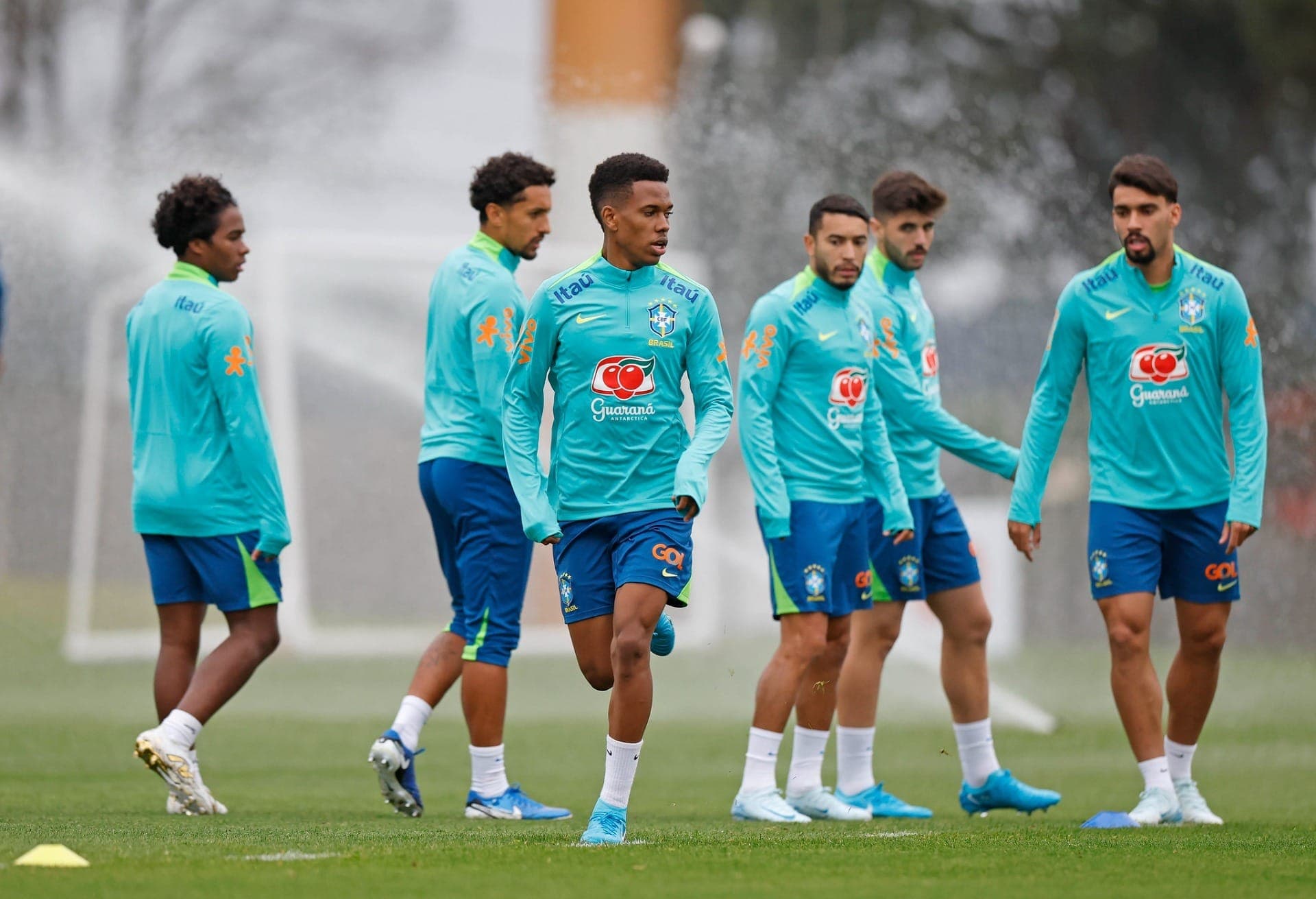 Estêvâo, do Palmeiras, em treino pela Seleção Brasileira