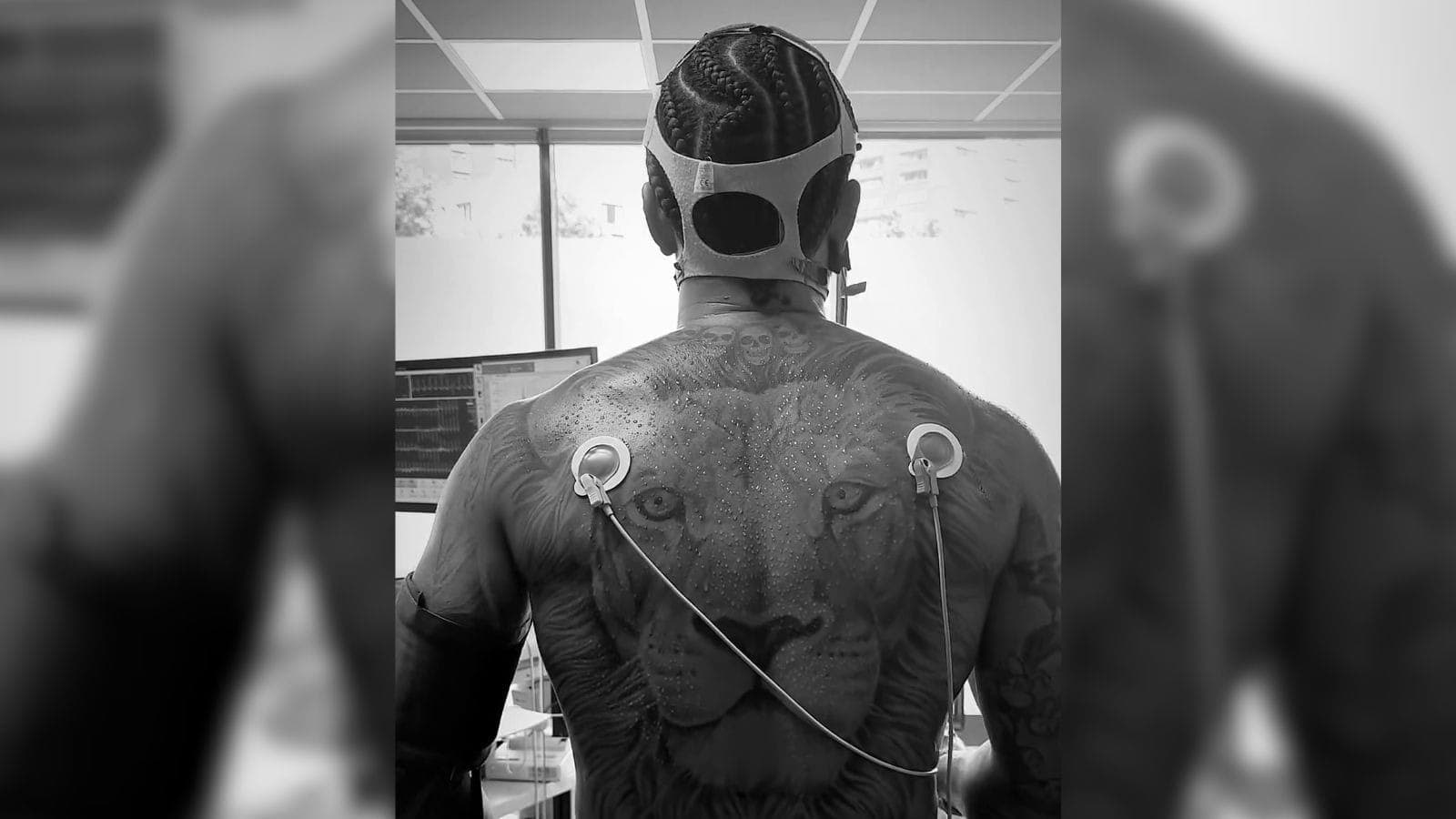 Memphis Depay faz exames médicos para assinar com o Corinthians