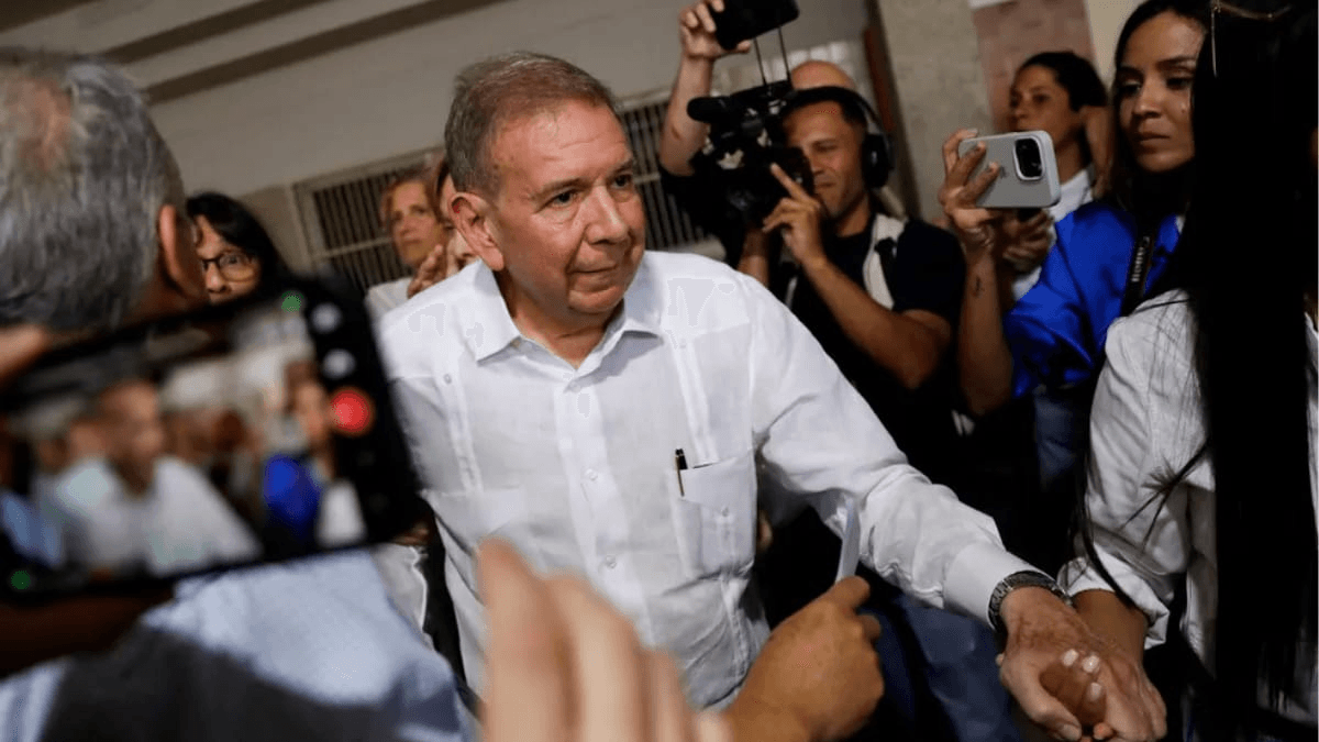 Oposicionista desembarcou na Espanha e disse ter sofrido coação para deixar Caracas
