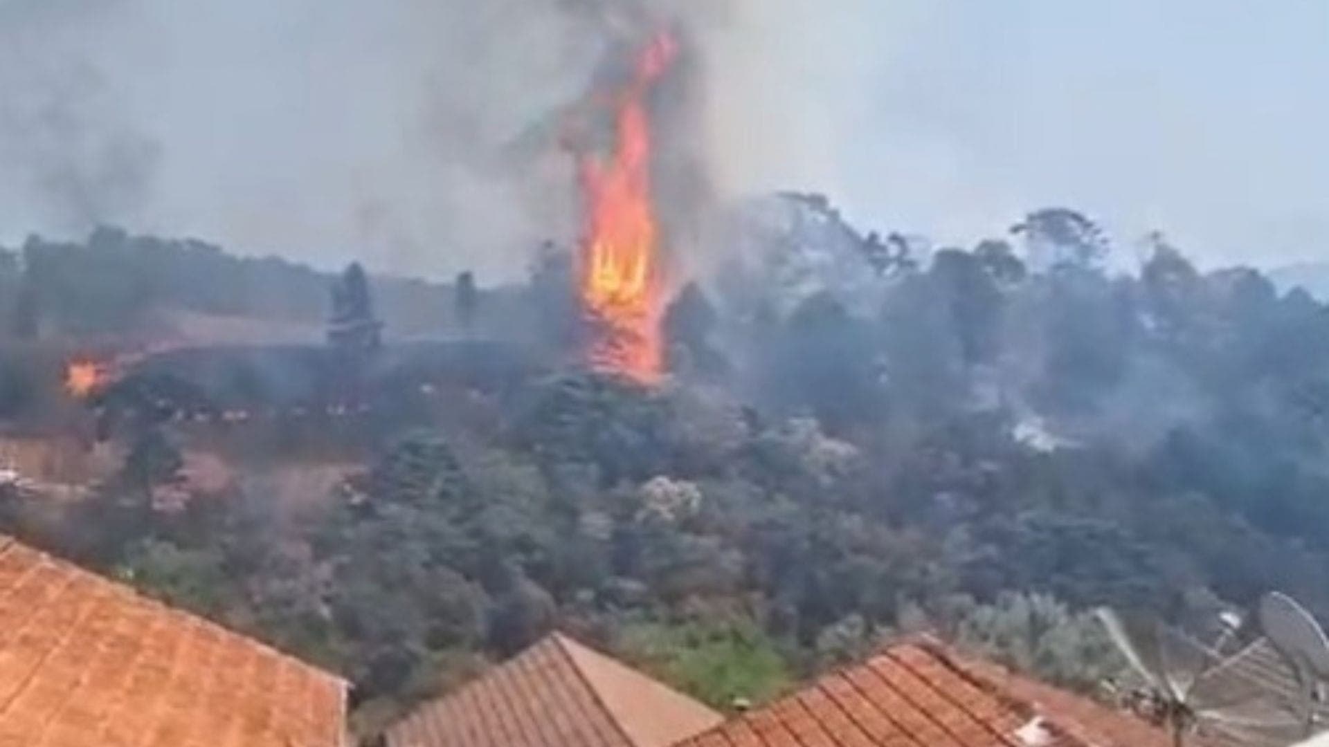 Campos do Jordão registra novos focos de incêndio em meio a alerta de baixa umidade