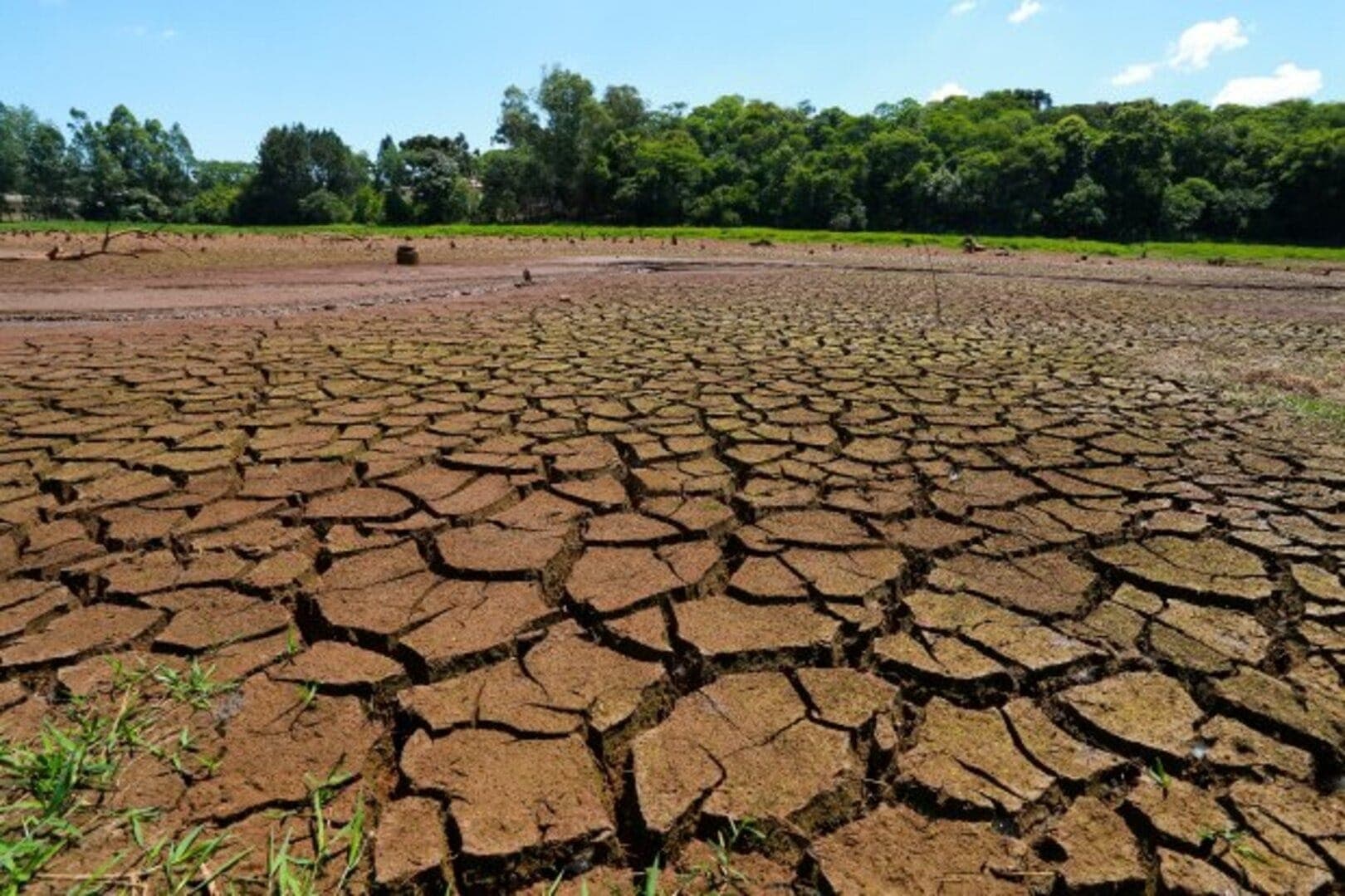 Solo com baixo índice de umidade