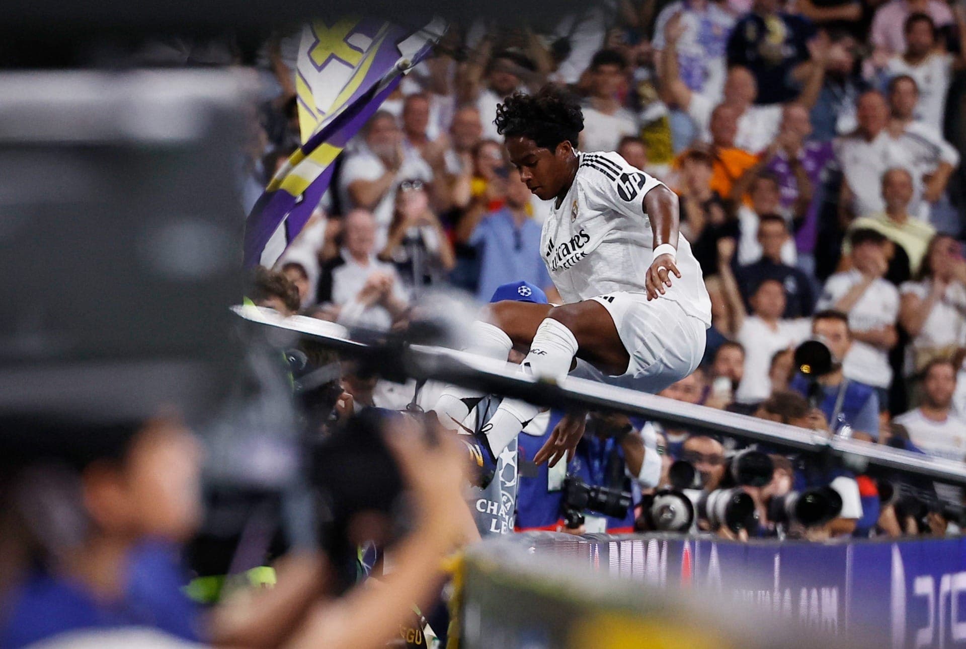 Endrick marca pelo Real Madrid em sua estreia na Champions League, contra o Stuttgart