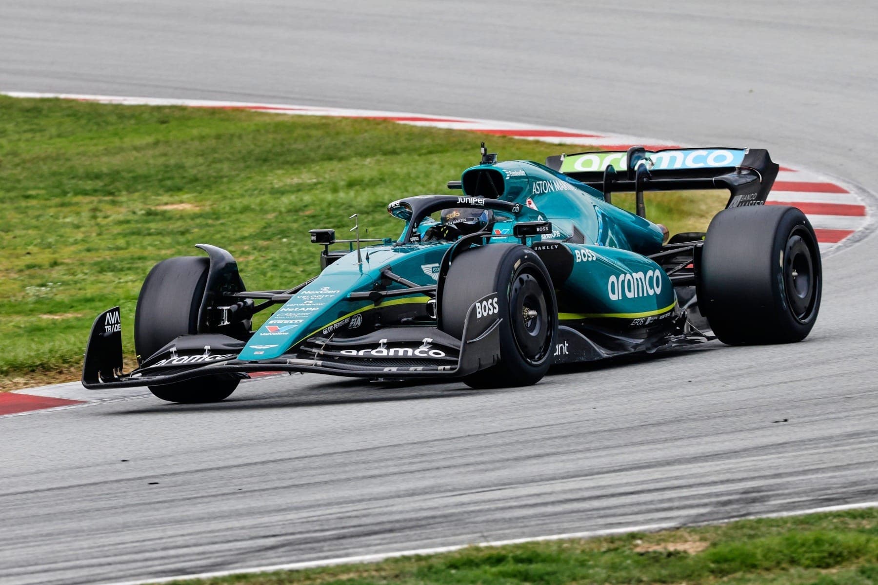 Felipe Drugovich completa teste com pneus de 2026