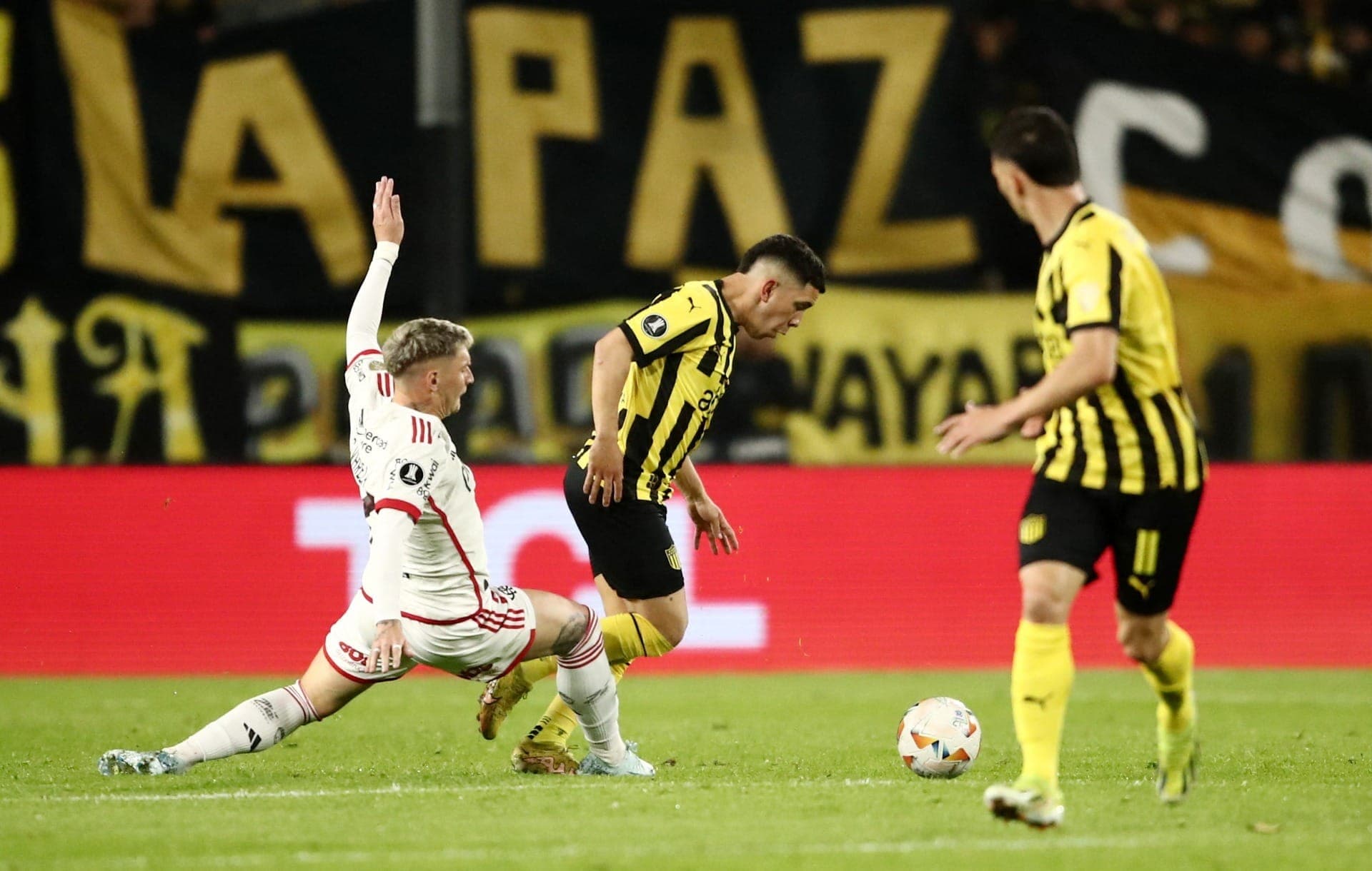 Peñarol eliminou o Flamengo na Libertadores