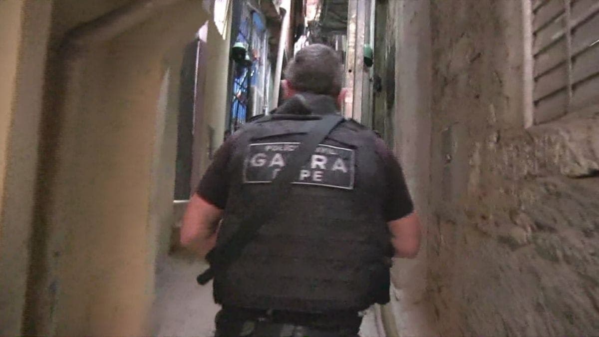 Polícia faz operação em comunidade após tentativa de roubo a loja em SP