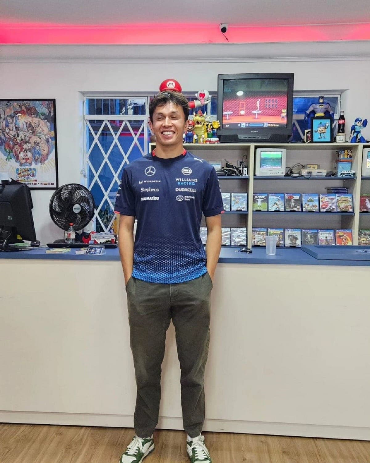 Alexander Albon na Casa do Videogame