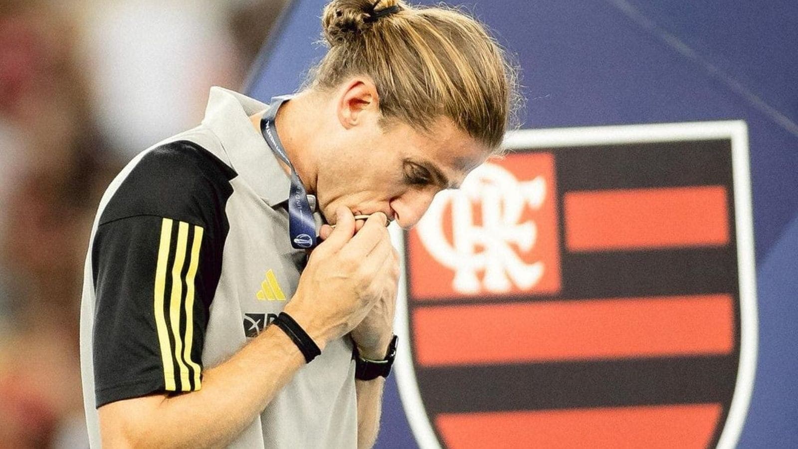 Filipe Luís vai assumir o time profissional do Flamengo de forma interina