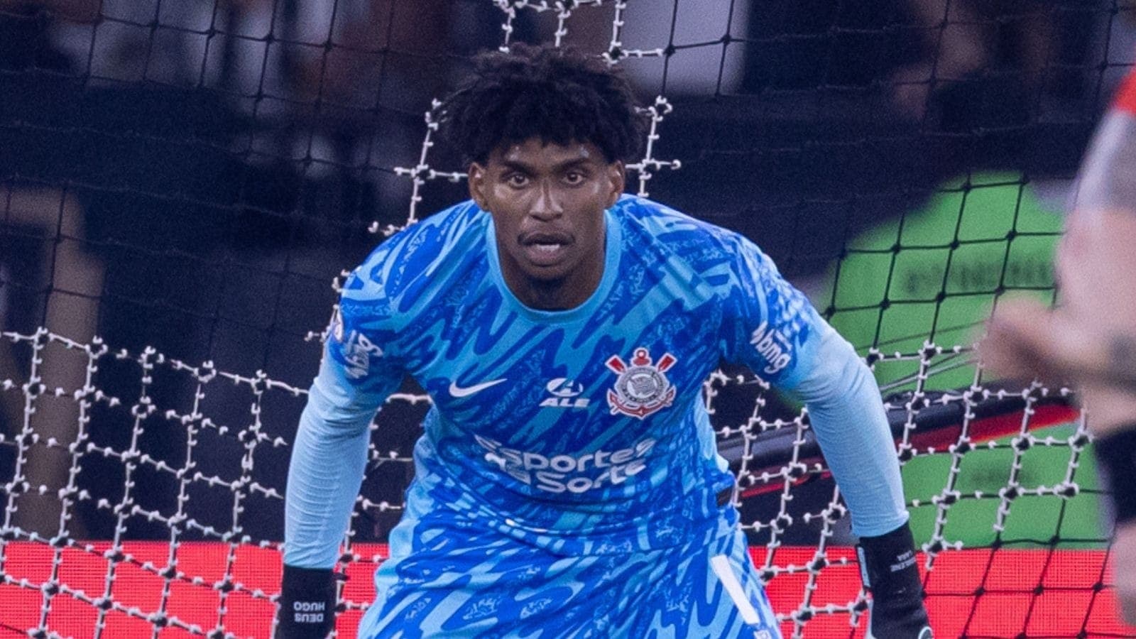 Corinthians pagará multa para ter Hugo contra o Flamengo na Copa do Brasil