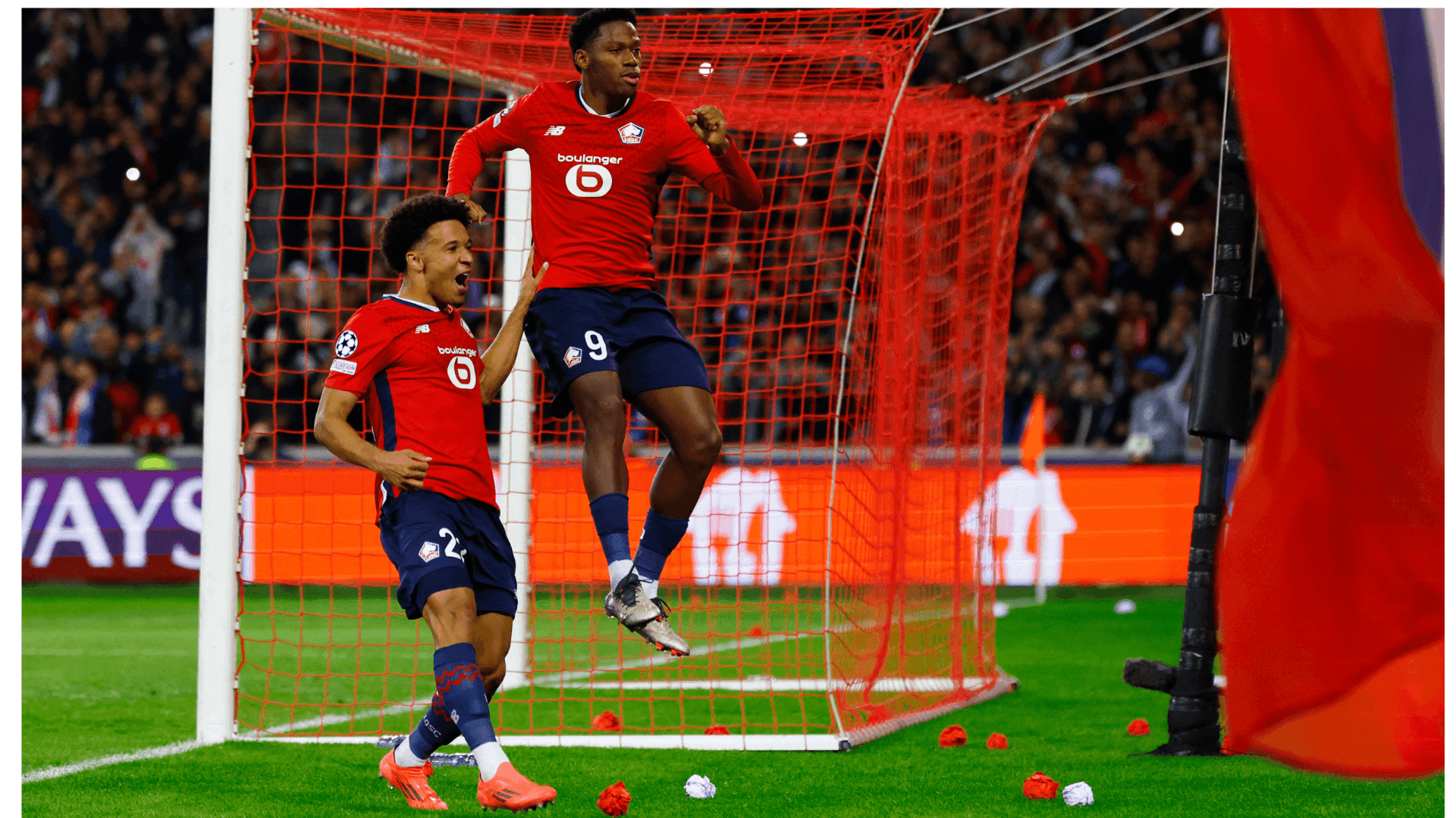 O camisa 9 Jonathan David comemora o gol da vitória do Lille com o português Tiago Santos
