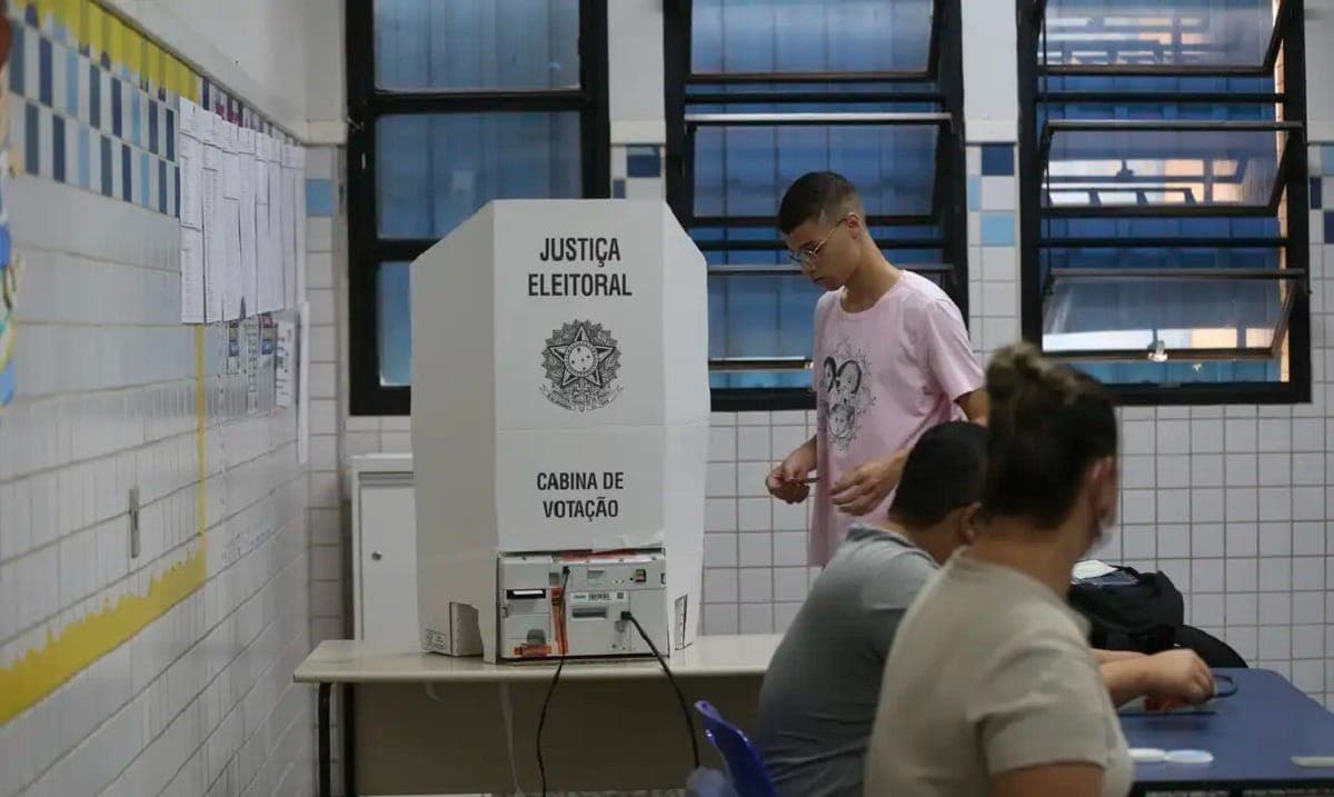 Todas as cidades brasileiras seguirão horário de Brasília na eleição