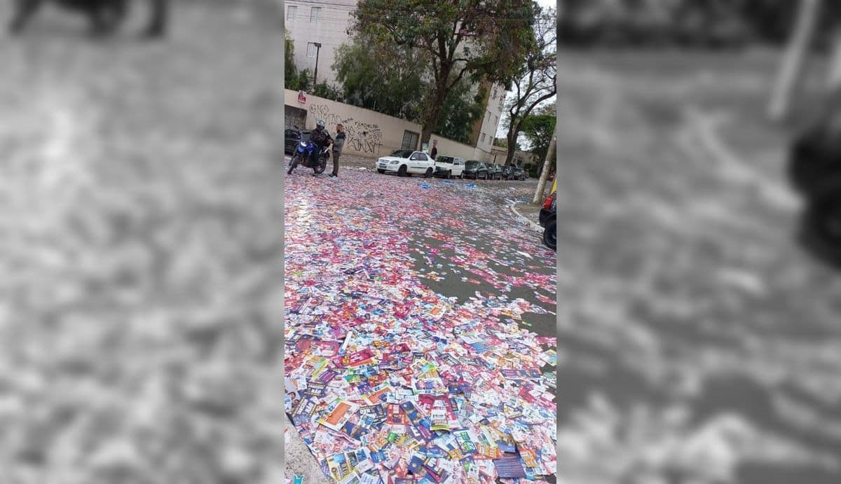 Ouvintes denunciam "santinhos" nas ruas de São Paulo