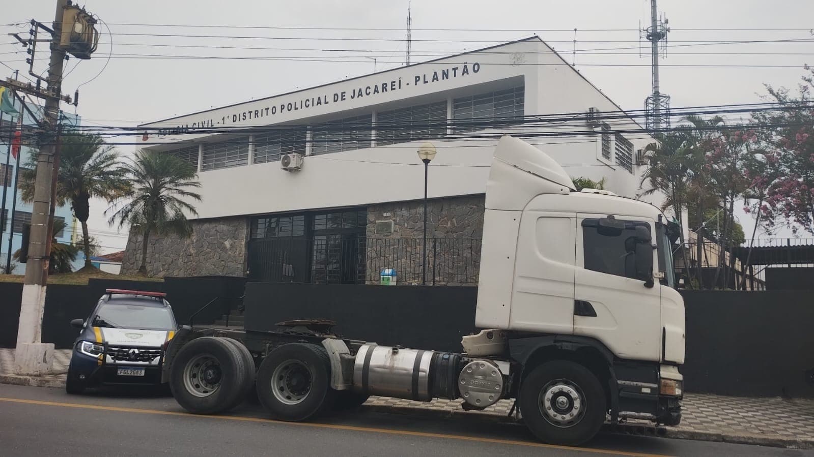 Caminhão foi recuperado sob um viaduto da Rodovia Dom Pedro