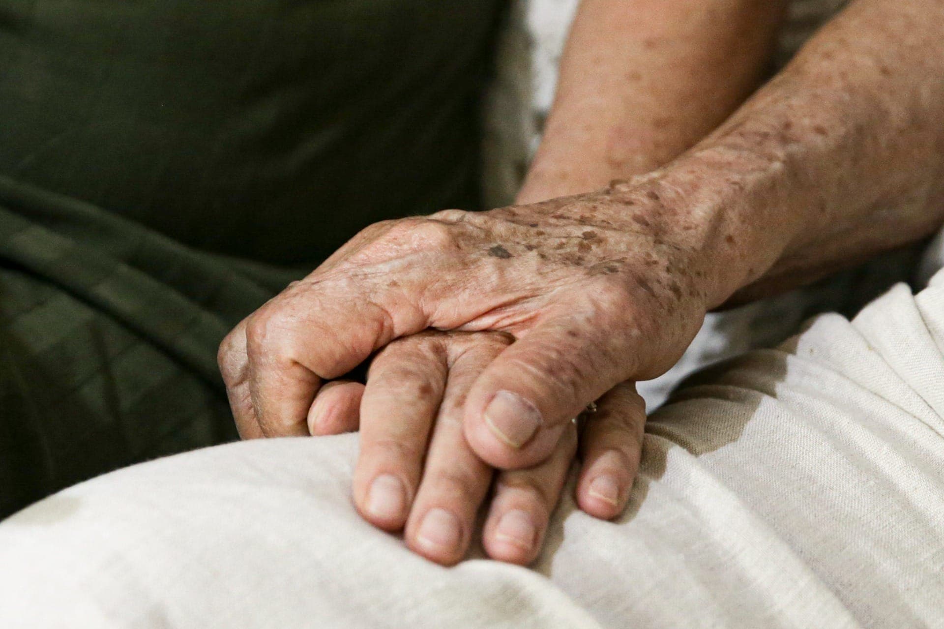 Pessoas acima de 60 anos podem solicitar o documento