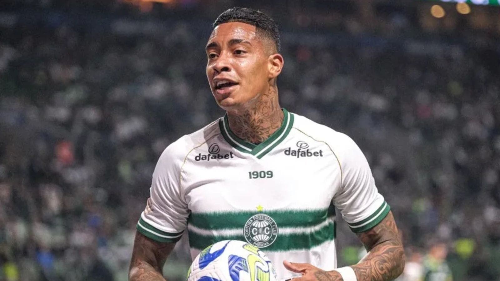 Alef Manga, atacante do Coritiba, volta a marcar pela equipe paranaense
