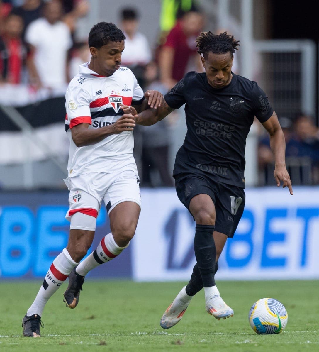São Paulo e Corinthians brigam em partes distintas na tabela do Brasileirão