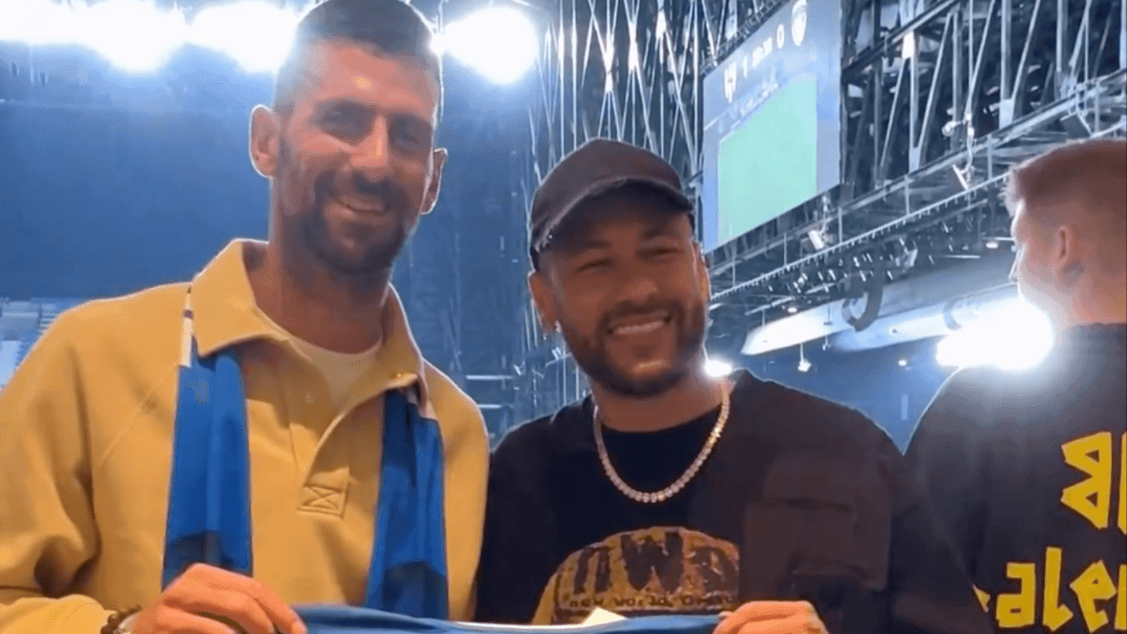 Neymar e Djokovic lado a lado no jogo do Al Hilal
