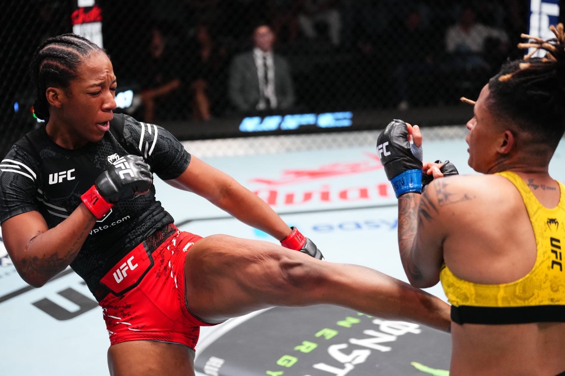 Joselyne Edwards venceu Tamires Vidal no UFC Vegas 99.