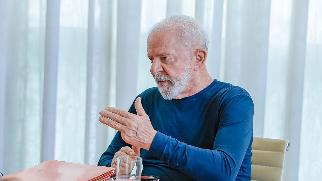 Lula durante encontro com Celso Amorim e o ministro Alexandre Padilha