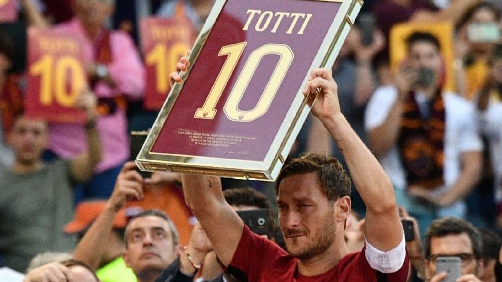 Totti usou a camisa 10 da Roma por 20 anos