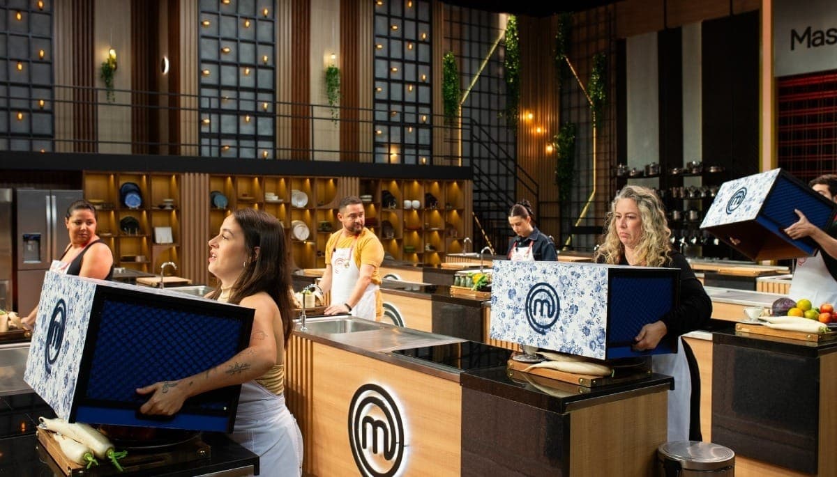 Participantes lidam com última caixa misteriosa da temporada do MasterChef