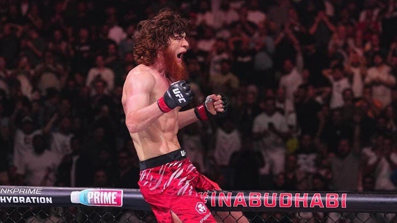 Shara Magomedov comemora a vitória no UFC 308.