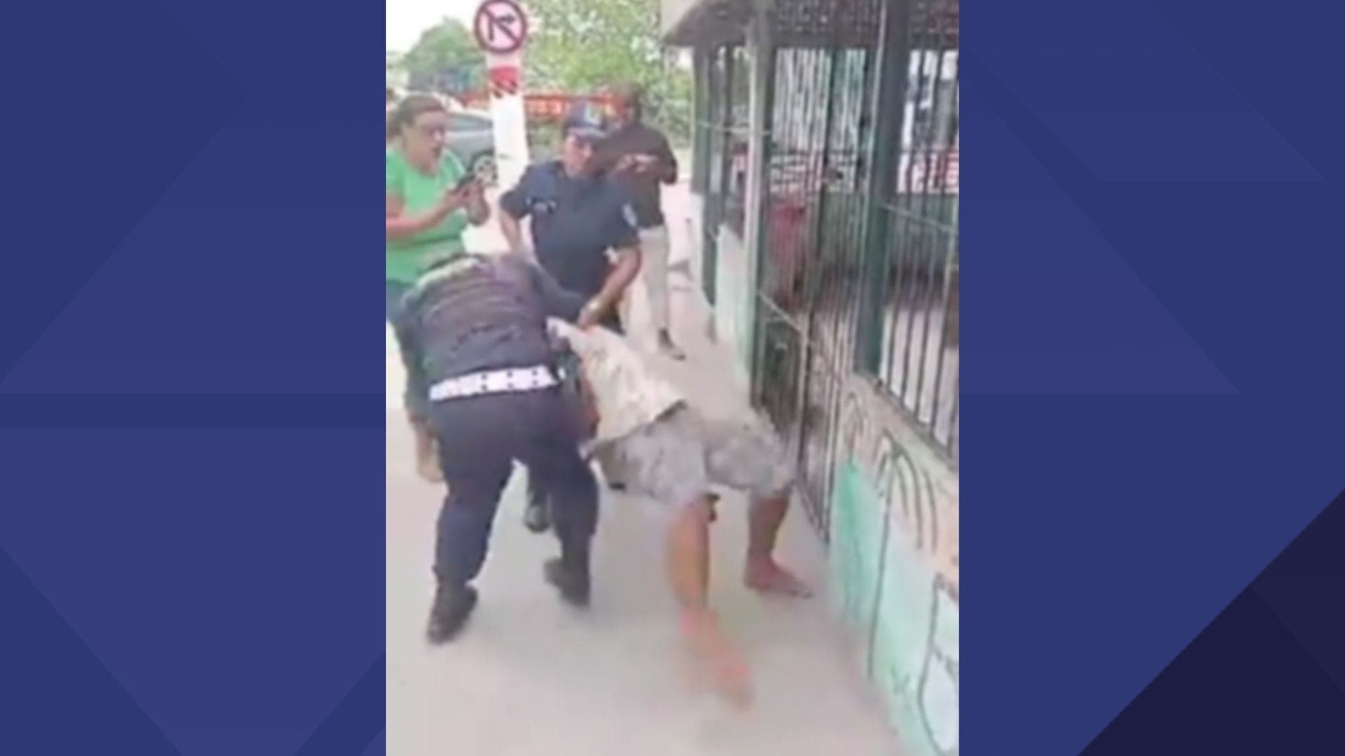 Imagens mostram o momento em que o agente derruba o homem no chão