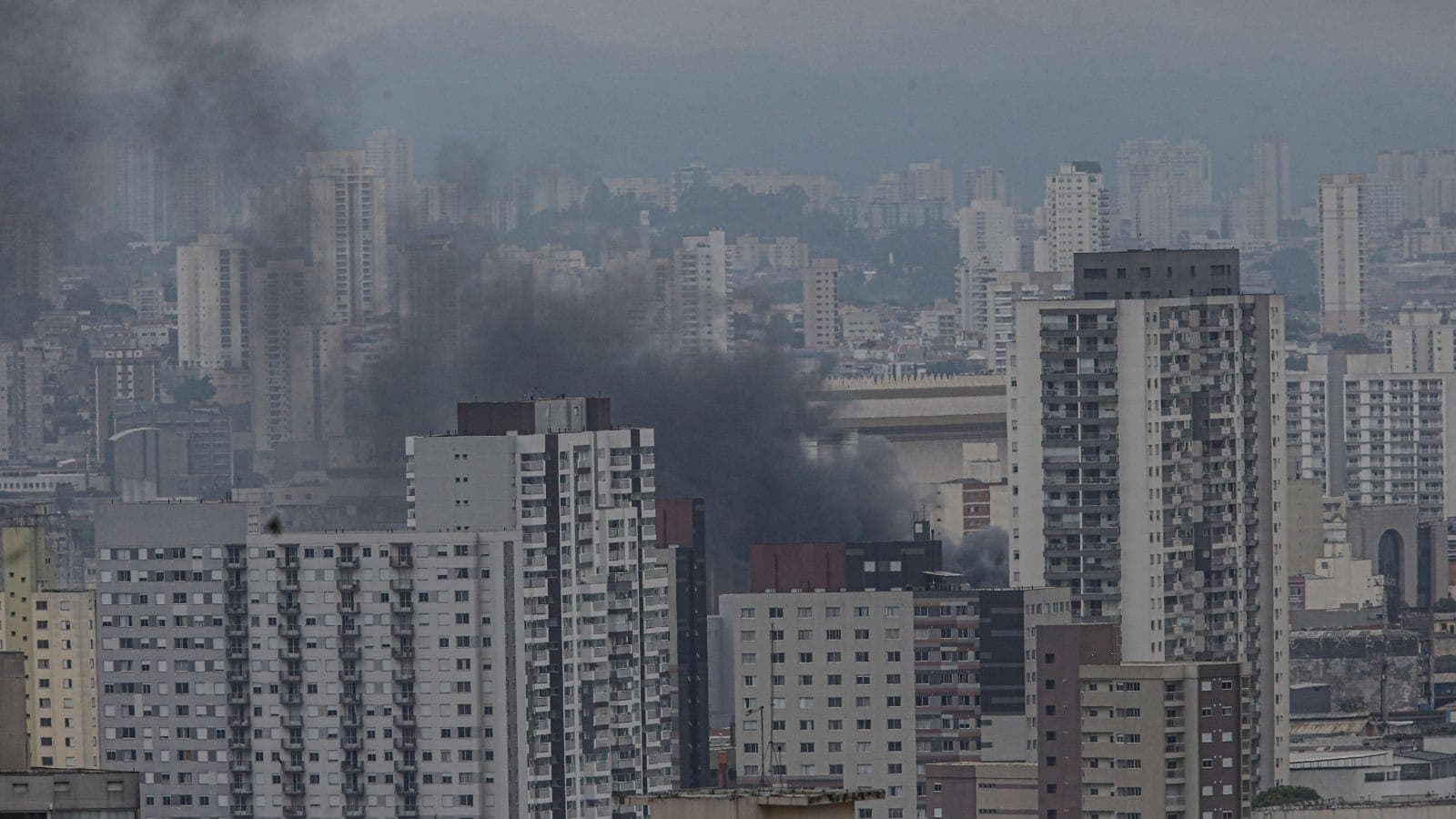 Incêndio em prédio no Brás
