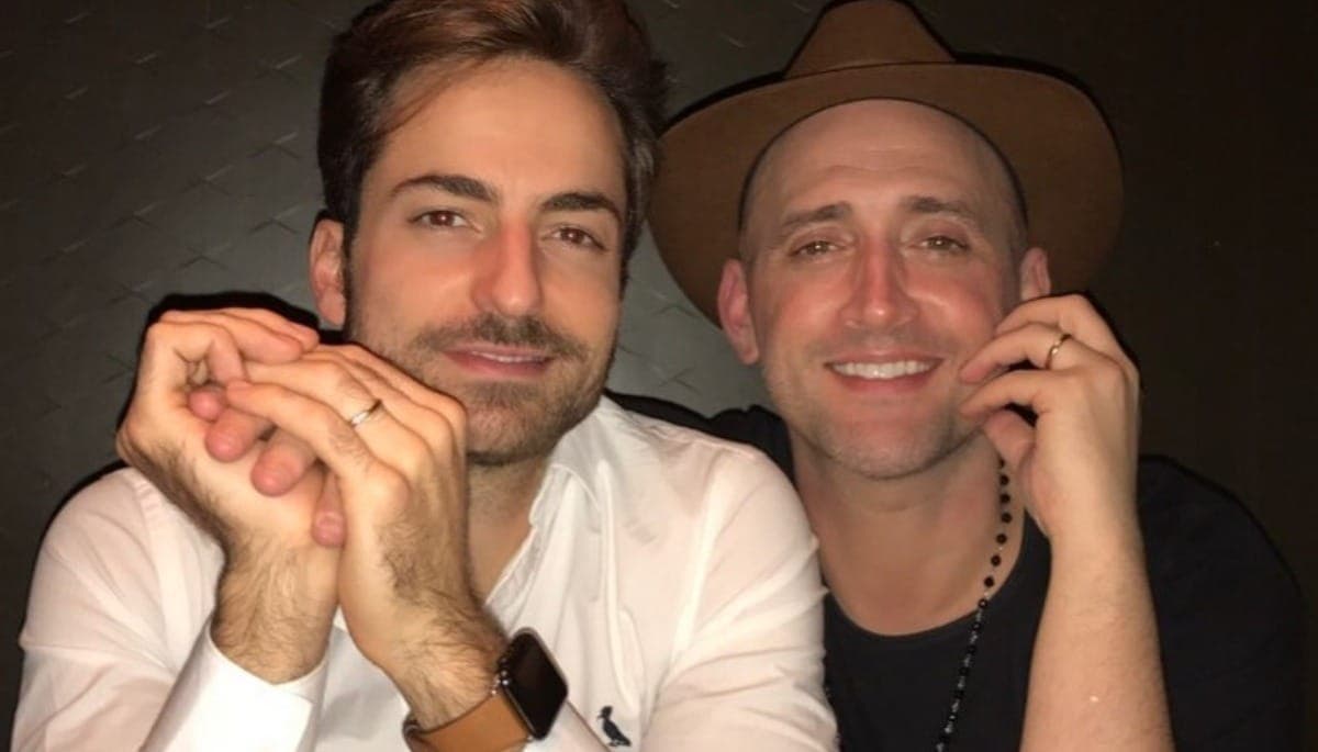 Thales Bretas ao lado de Paulo Gustavo, seu ex-marido, morto em 2021