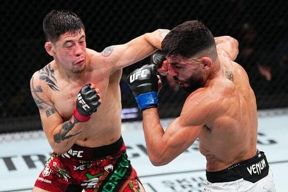 Brandon Moreno venceu Amir Albazi na luta principal do UFC Edmonton.