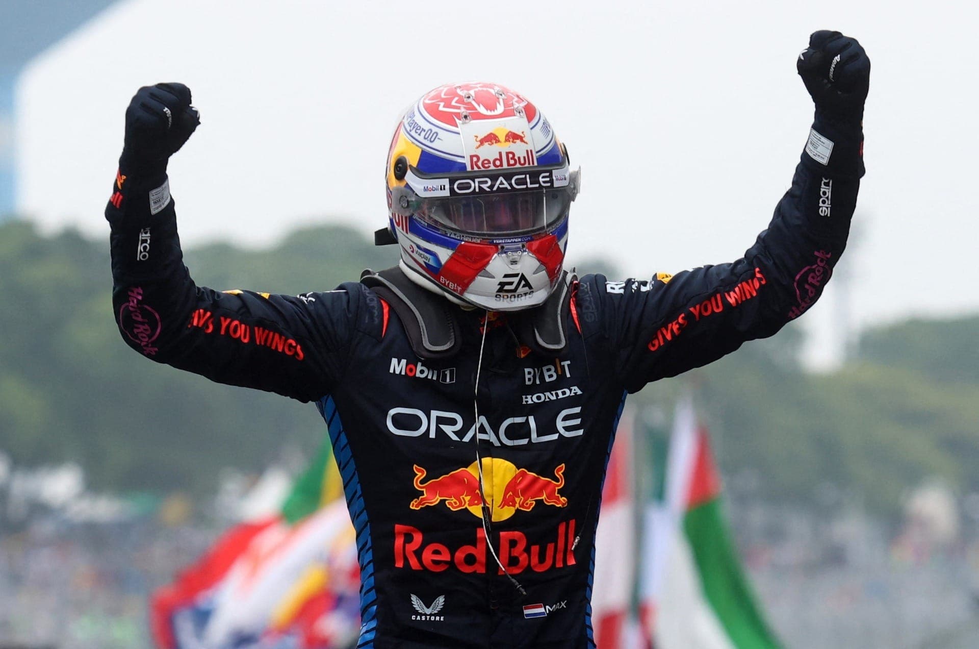 Tetracampeão tem contrato com a Red Bull até 2028