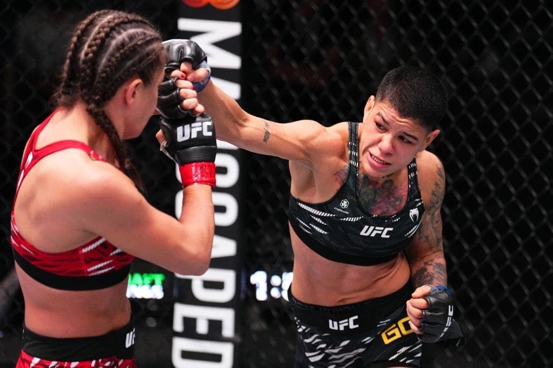 Denise Gomes acerta soco em Karolina Kowalkiewicz no UFC Vegas 100