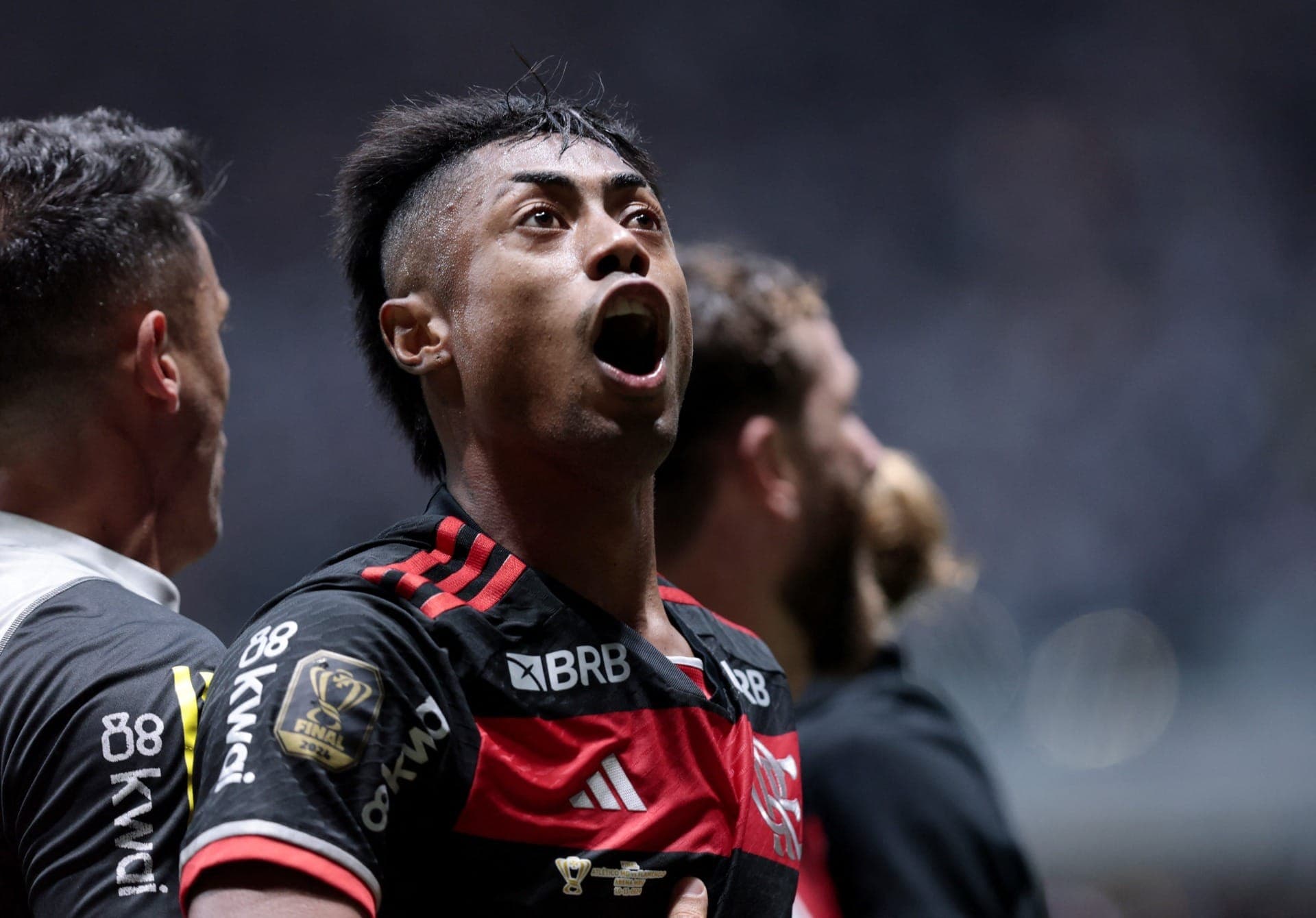 Bruno Henrique comemora título da Copa do Brasil na Arena MRV