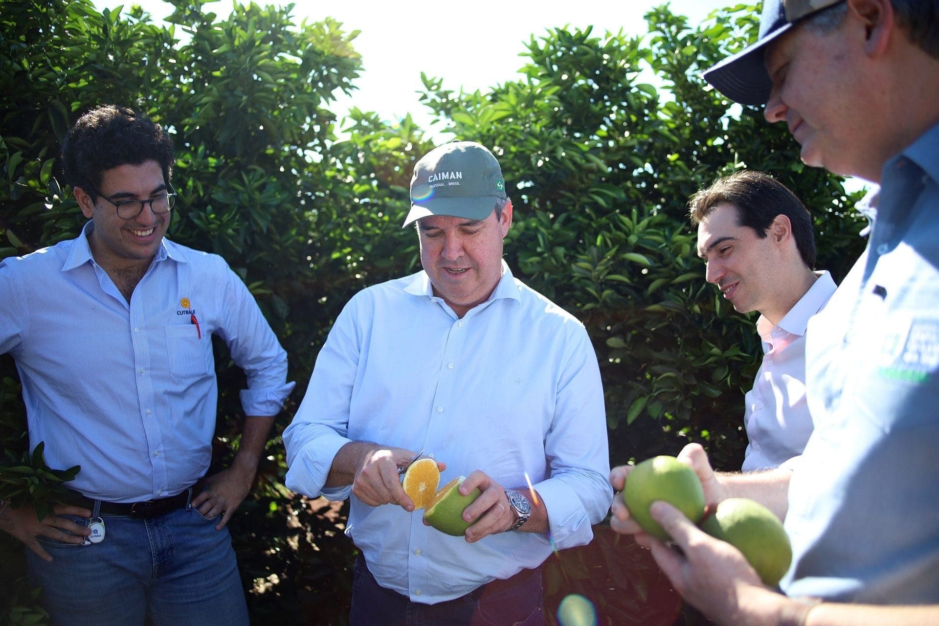 Governador Eduardo Riedel visita pomar de laranja da Cutrale
