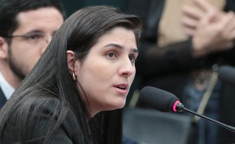 Chris Tonietto (PL) é relatora e se posiciona a favor da PEC