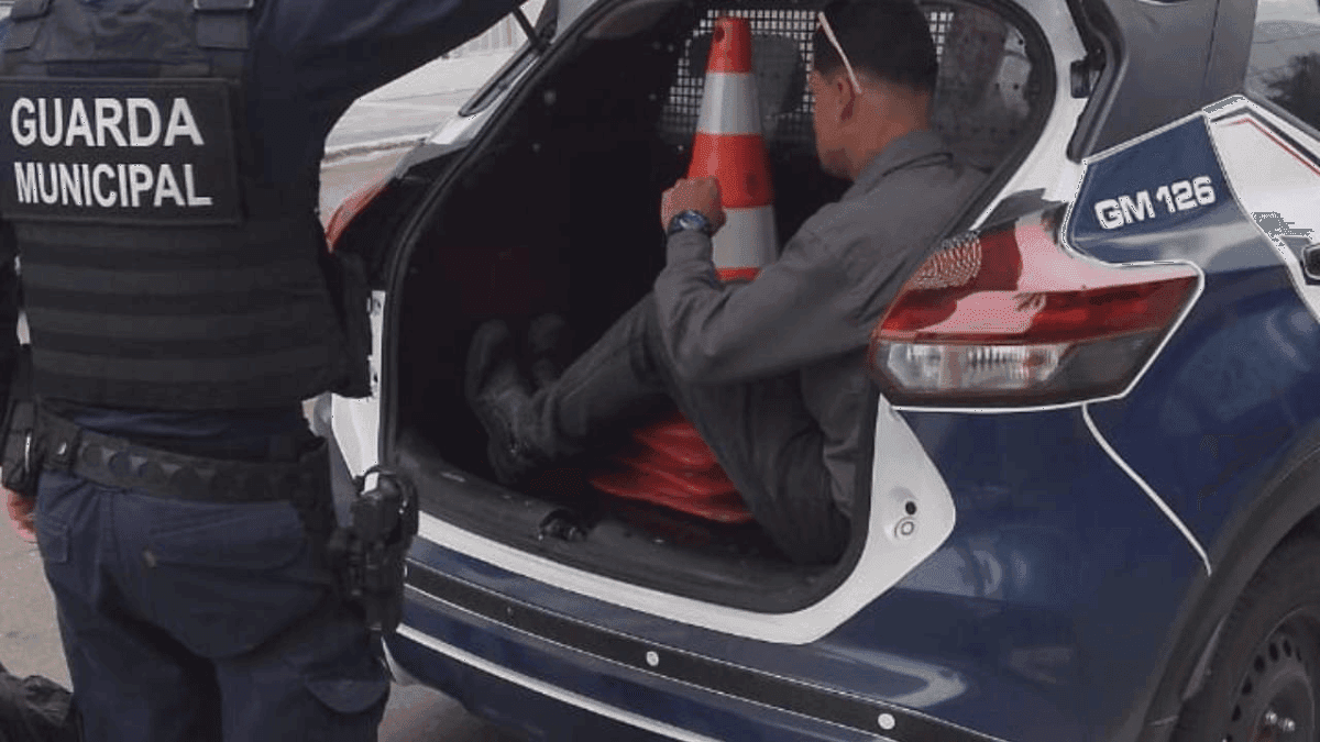 Homem e preso depois de furtar picanha e uísque no espírito santo
